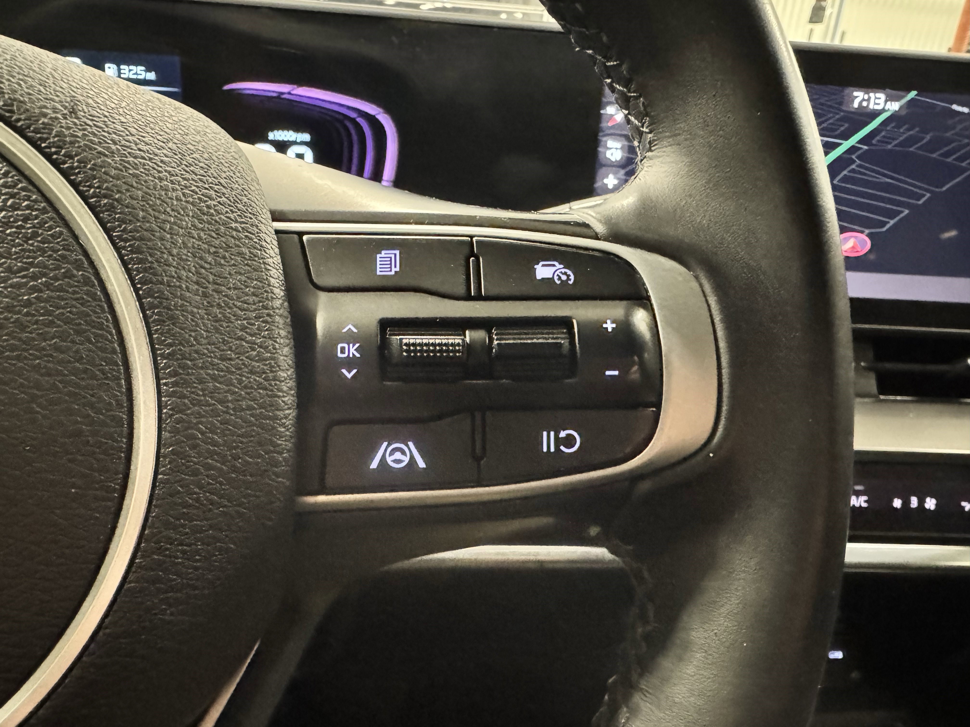 Used 2024 Kia Sportage EX image 15