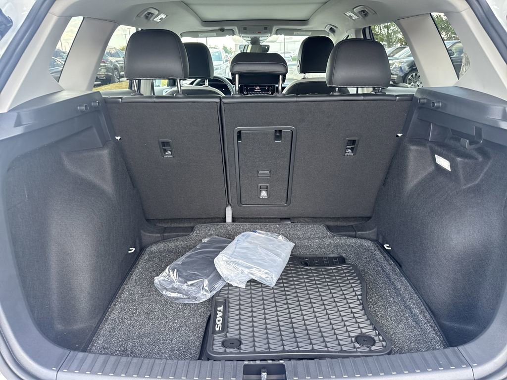 New 2025 Volkswagen Taos SE image 14