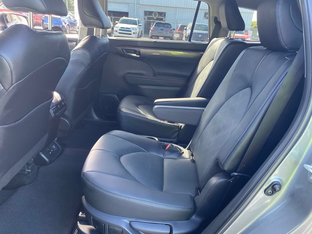 Used 2025 Toyota Highlander Platinum AWD/4WD image 8