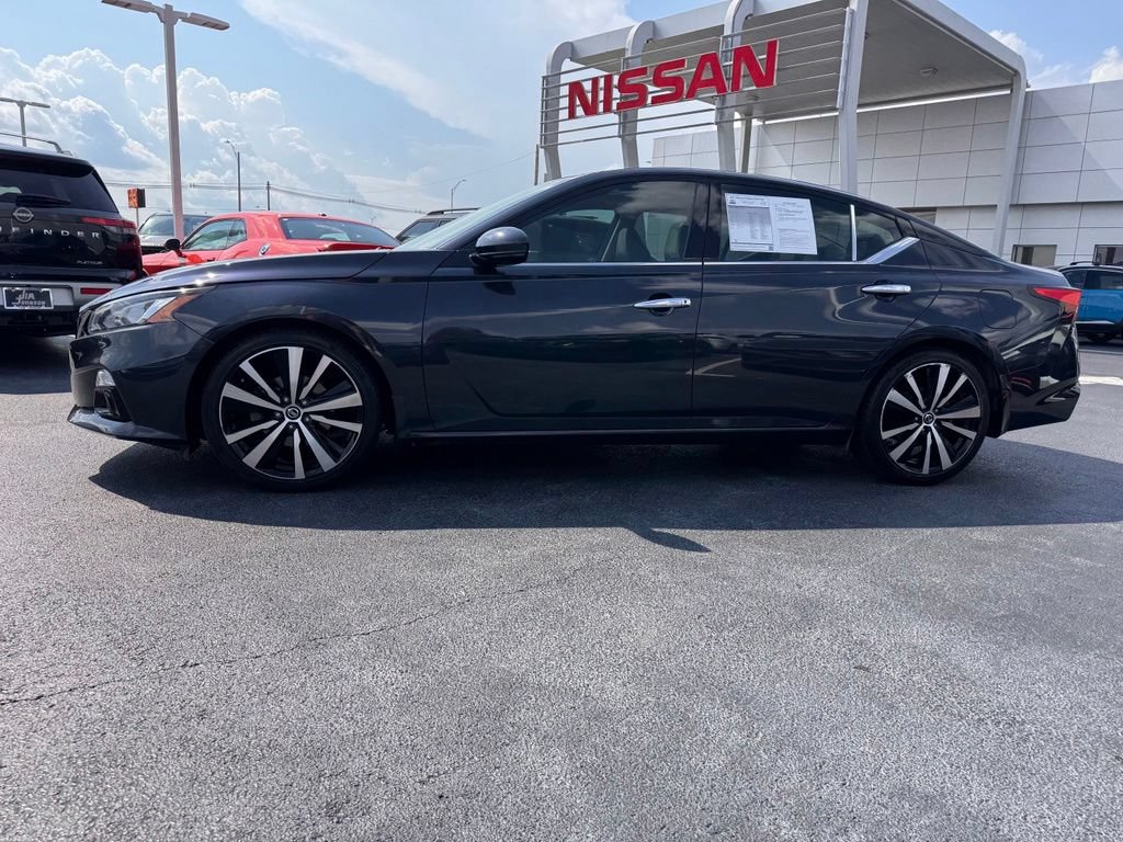 Used 2019 Nissan Altima 2.5 Platinum FWD image 2