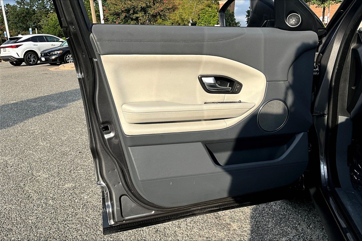 Used 2019 Land Rover Range Rover Evoque SE AWD/4WD image 17