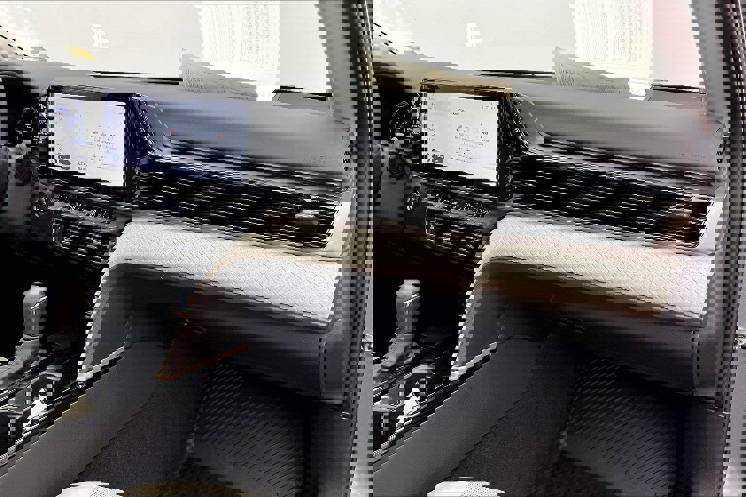 Used 2025 Toyota Camry XLE image 15