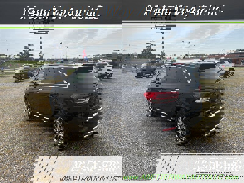 Used 2017 Kia Sorento SX image 4