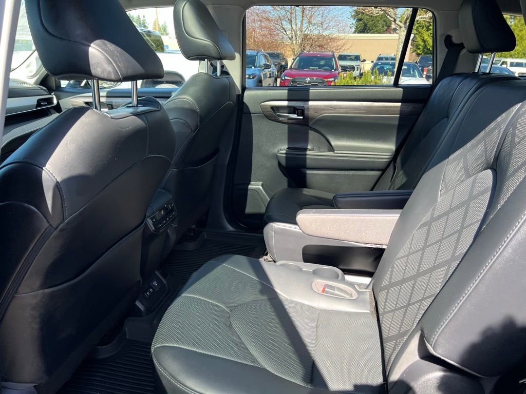 Certified 2021 Toyota Highlander Platinum AWD/4WD image 16
