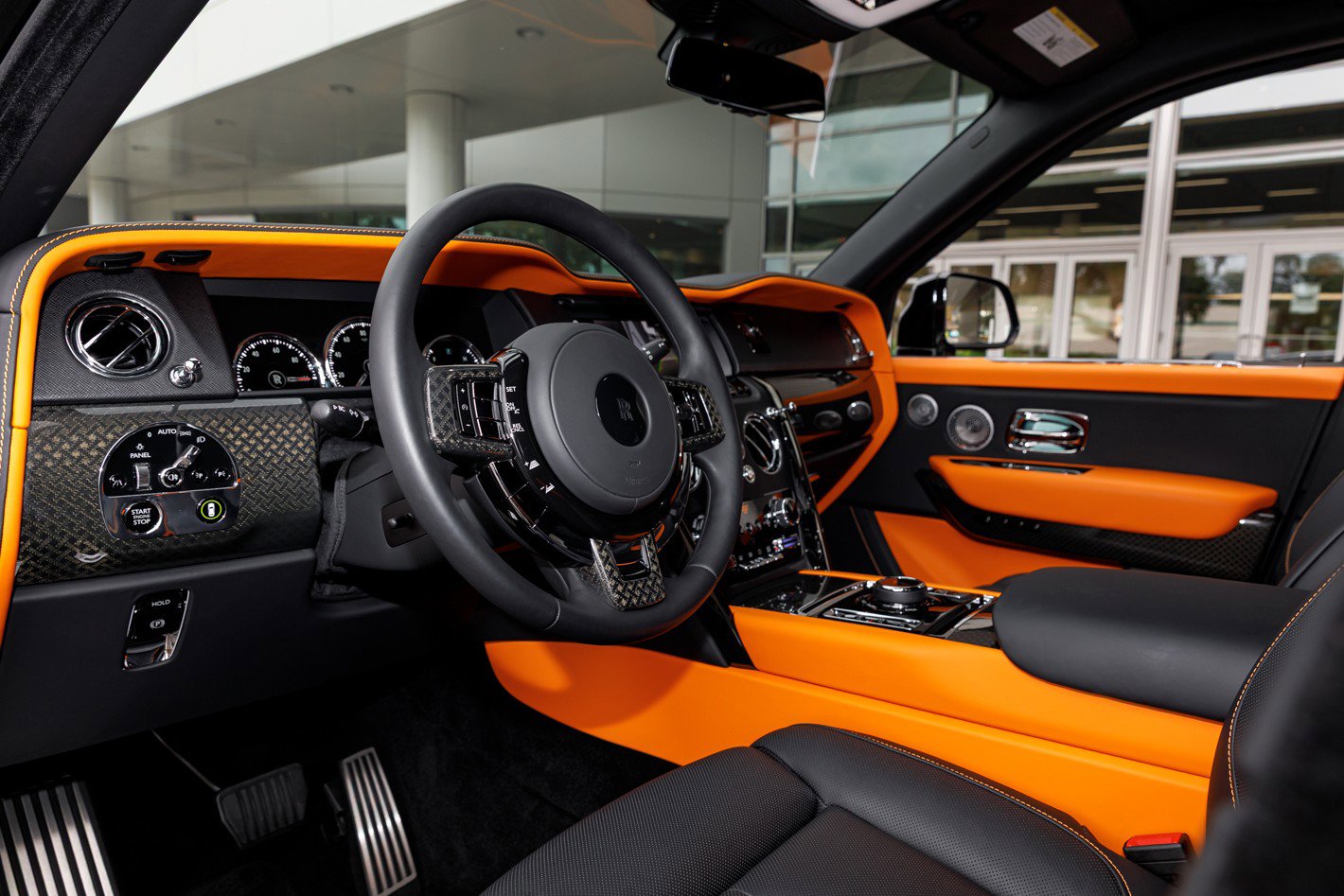 Used 2022 Rolls-Royce Cullinan Black Badge w/ Dark Exterior Package image 43