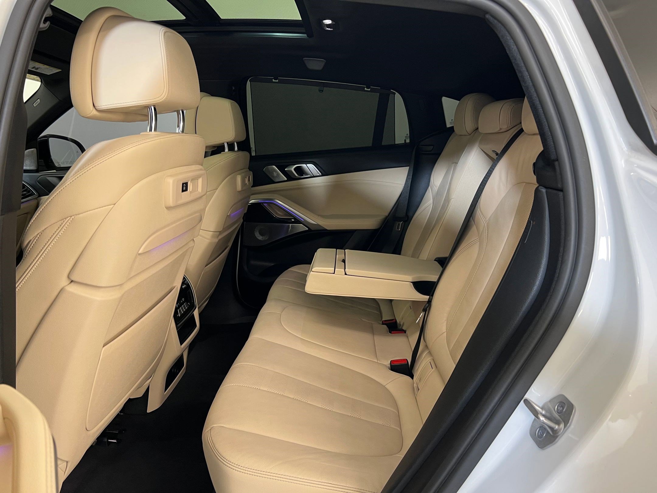 Used 2022 BMW X6 M50i w/ Executive Package image 14