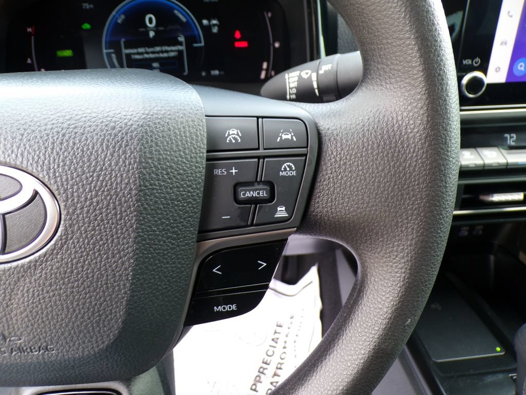 Used 2025 Toyota Camry LE FWD image 31