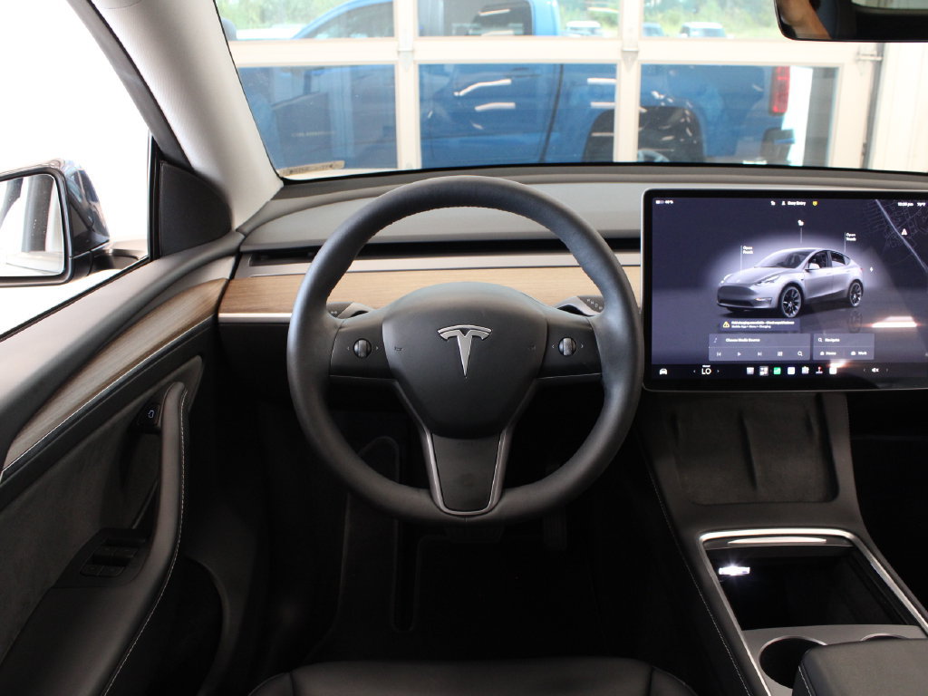 Used 2024 Tesla Model Y Long Range AWD/4WD image 22