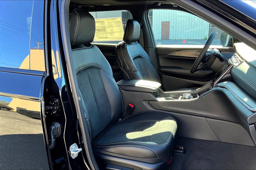 New 2025 Jeep Grand Cherokee L Altitude image 7