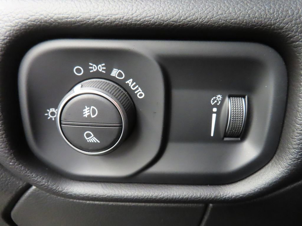 Used 2025 RAM 2500 Big Horn AWD/4WD image 59