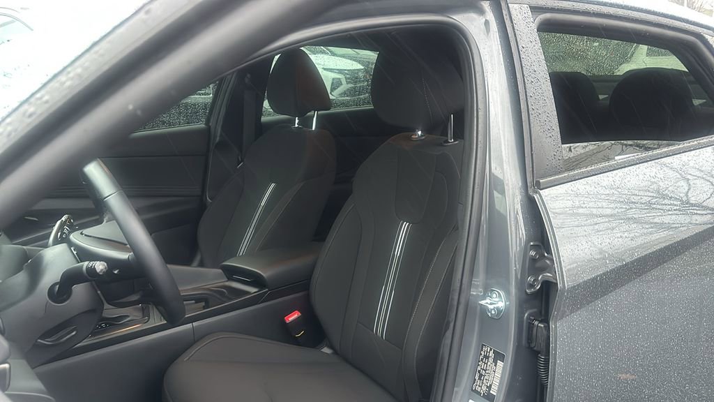 Used 2025 Hyundai Elantra Sport image 10