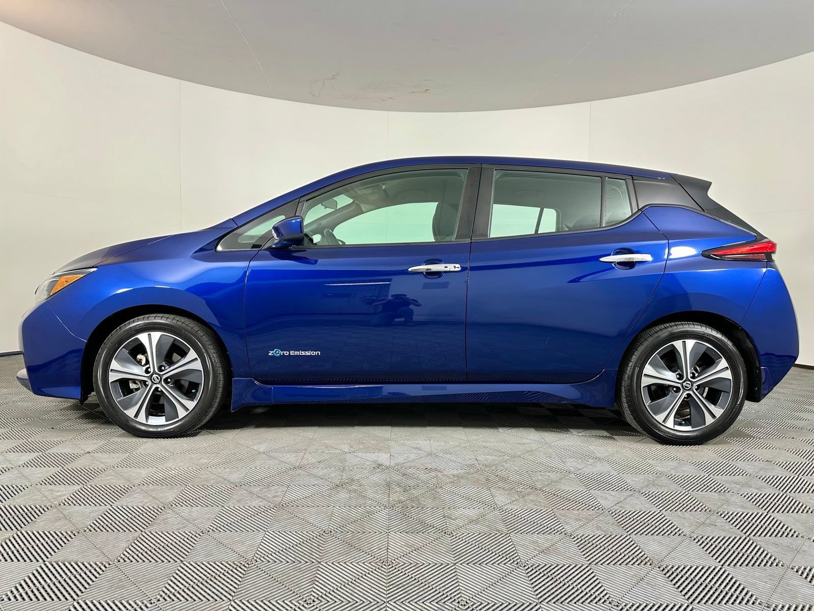 Used 2019 Nissan Leaf SV FWD image 17