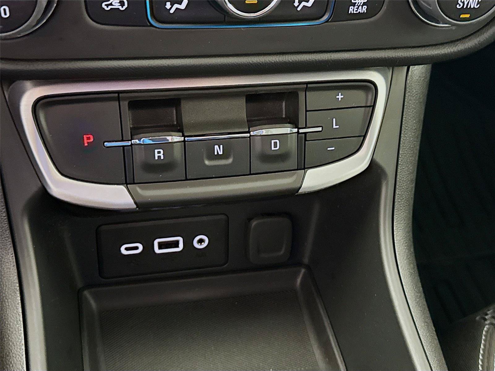 Used 2023 GMC Terrain SLE w/ Driver Convenience Package FWD image 10