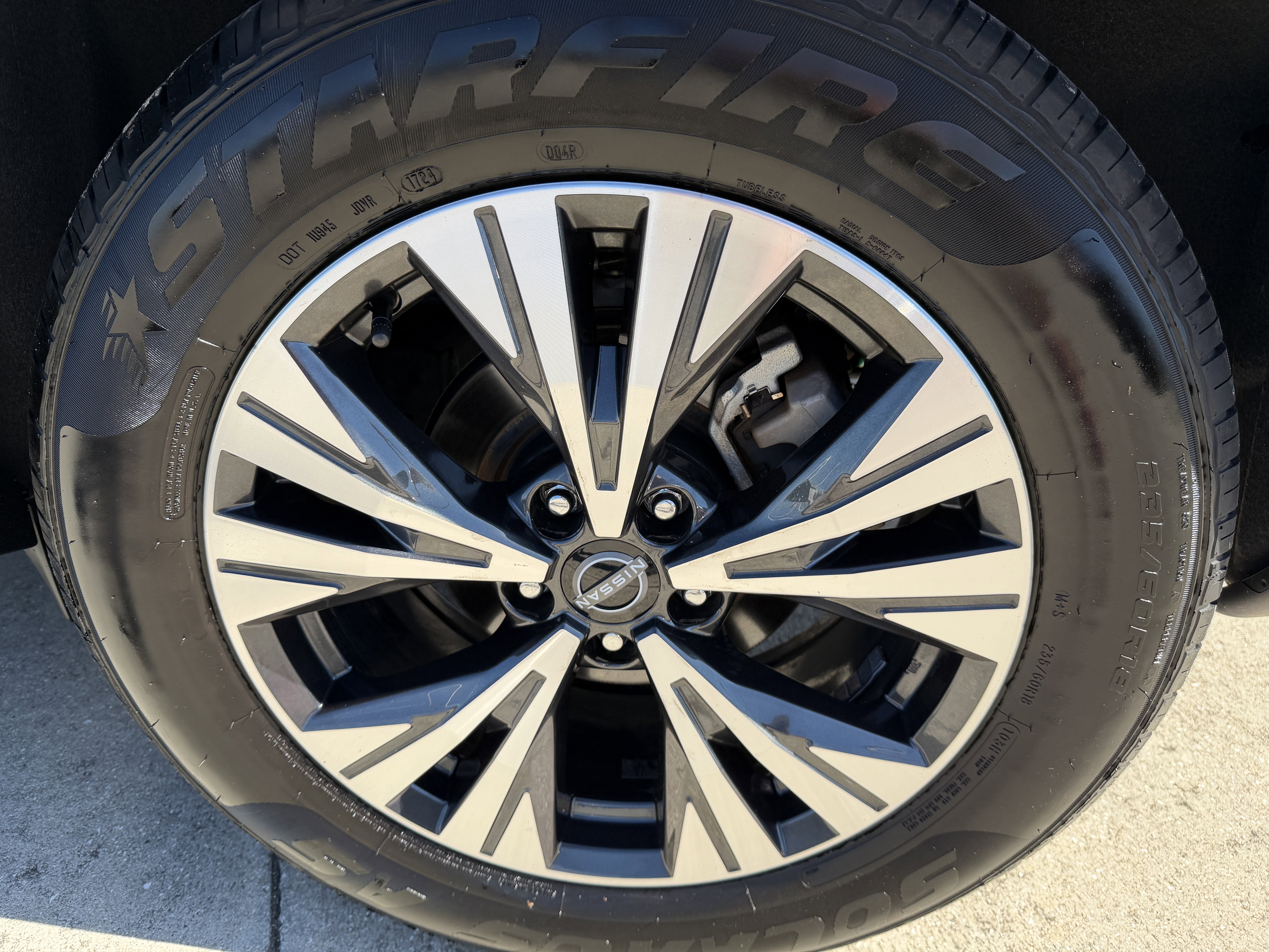 Used 2023 Nissan Rogue SV image 32