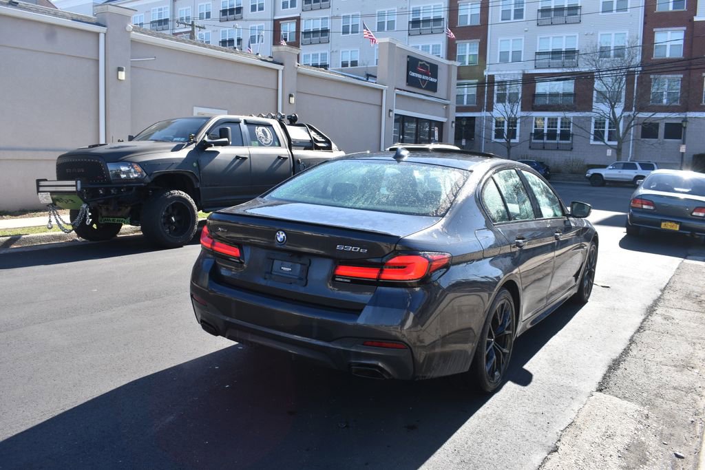 Used 2023 BMW 530e xDrive w/ Premium Package image 6
