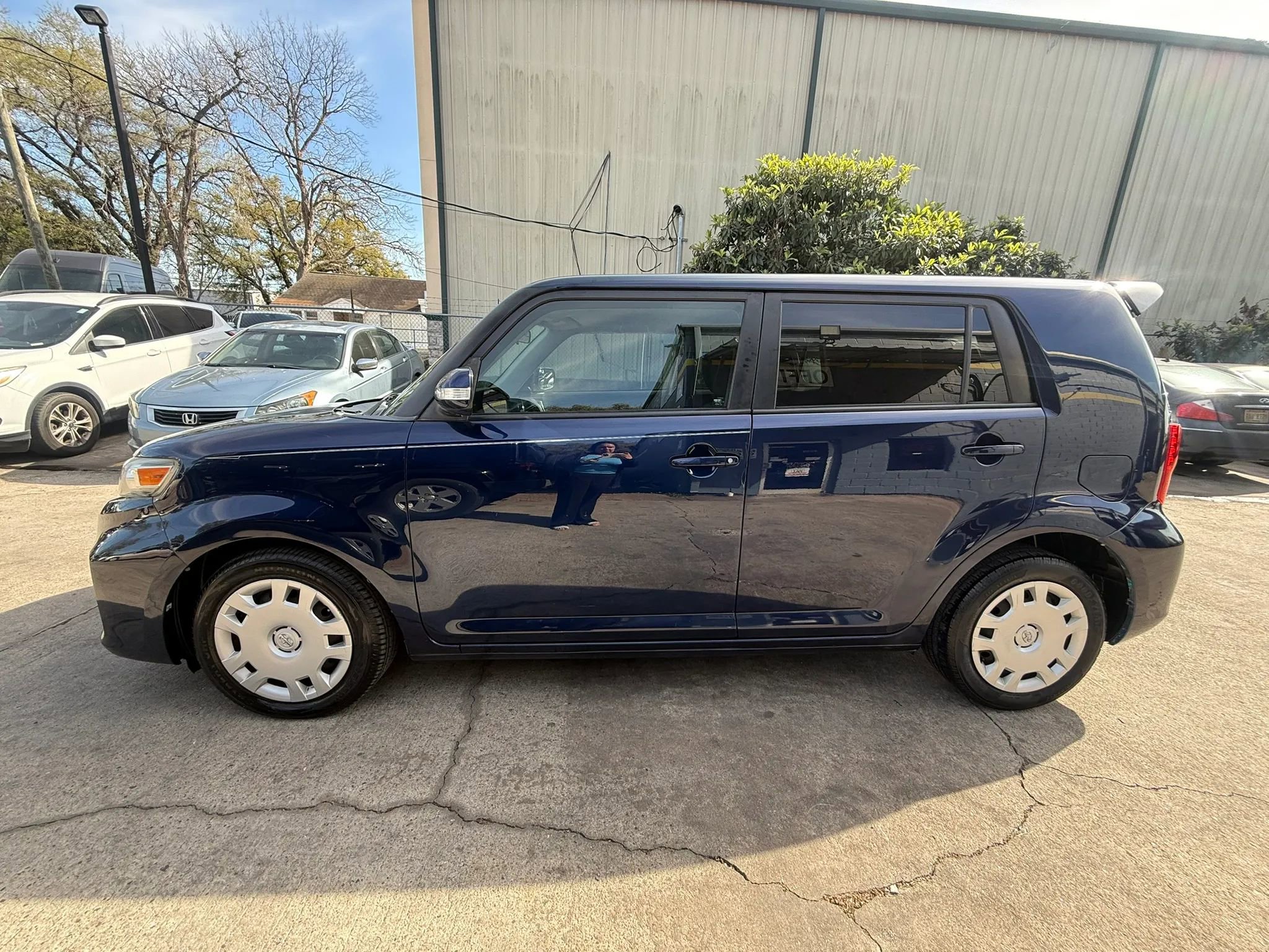 Used 2015 Scion xB Hatchback 4D image 4
