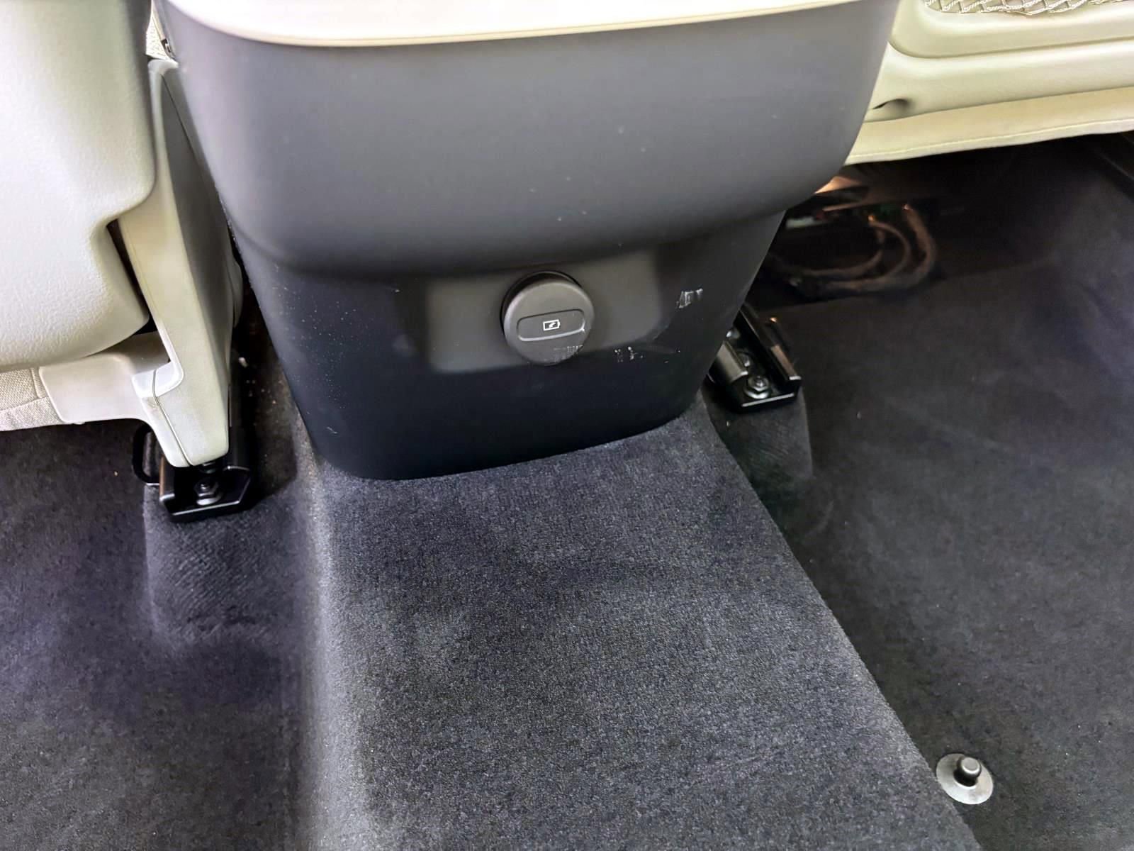 Used 2023 Volvo XC60 B5 Plus w/ Protection Package image 31