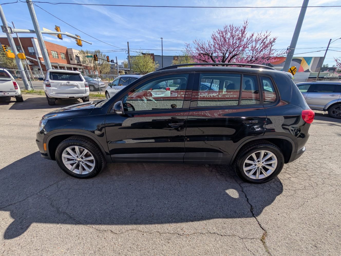Used 2017 Volkswagen Tiguan Limited w/ Premium Package AWD/4WD image 9
