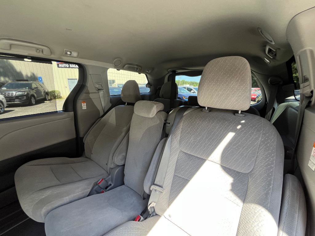 Used 2019 Toyota Sienna LE FWD image 16
