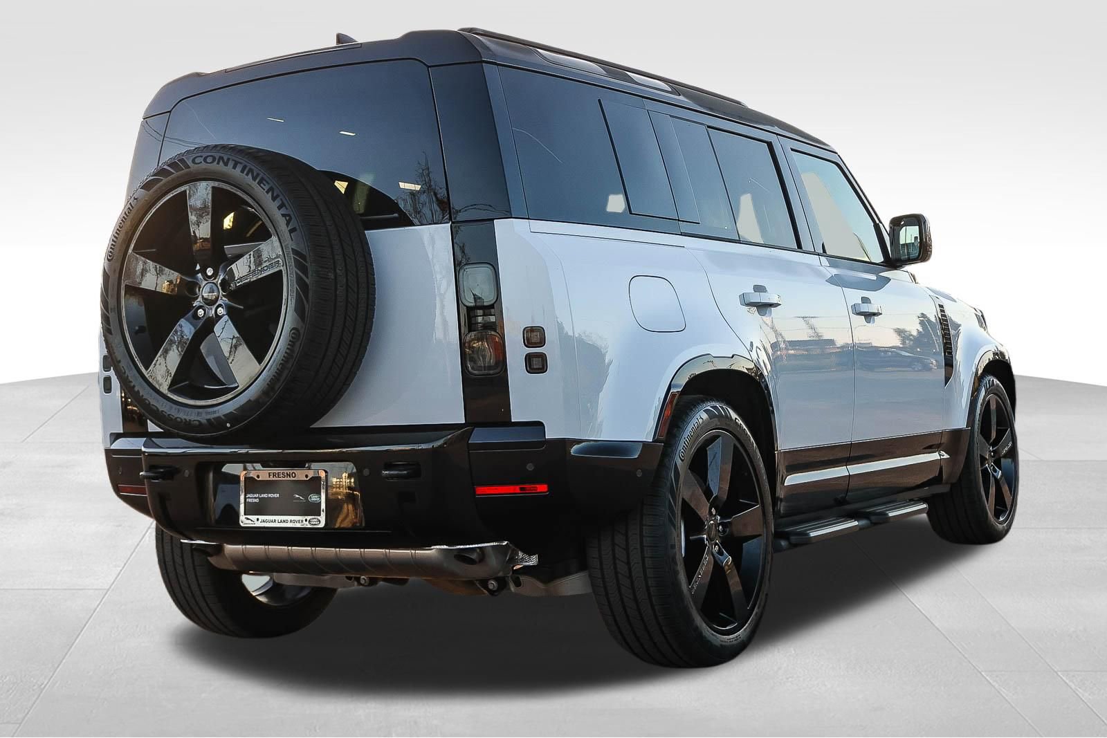 New 2026 Land Rover Defender 110 X-Dynamic SE image 5