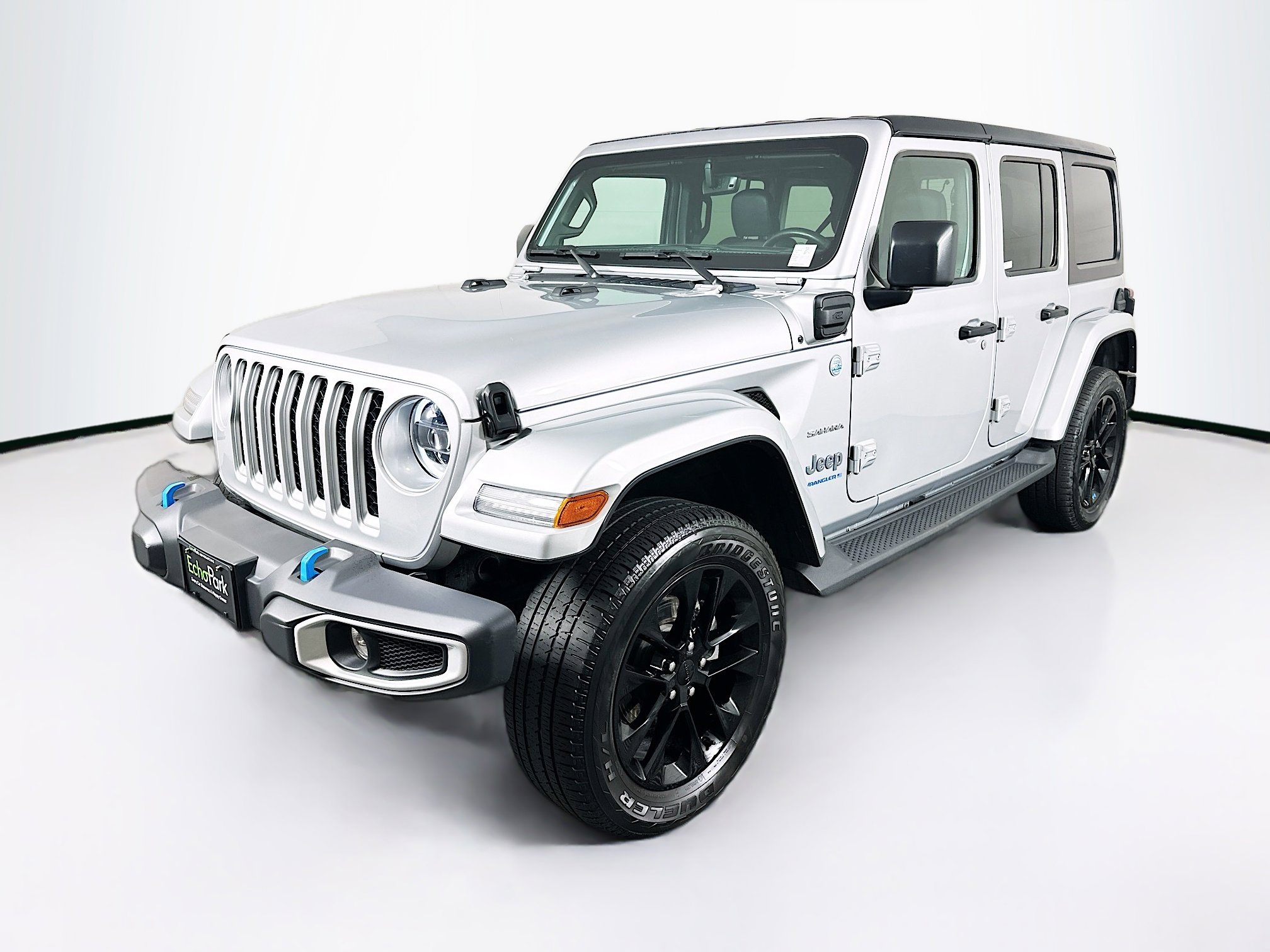Used 2023 Jeep Wrangler Unlimited Sahara w/ Cold Weather Group AWD/4WD image 3