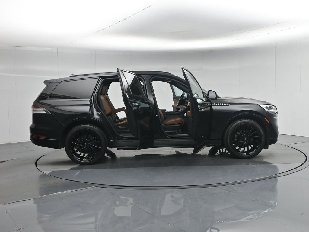 Used 2022 Lincoln Aviator Reserve w/ Equipment Group 201A AWD/4WD image 4