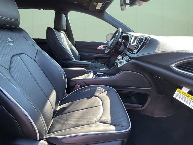 New 2026 Chrysler Pacifica Limited FWD image 41