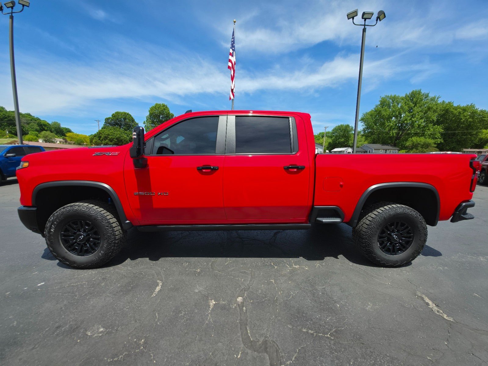 Used 2025 Chevrolet Silverado 2500 ZR2 w/ Technology Package AWD/4WD image 2