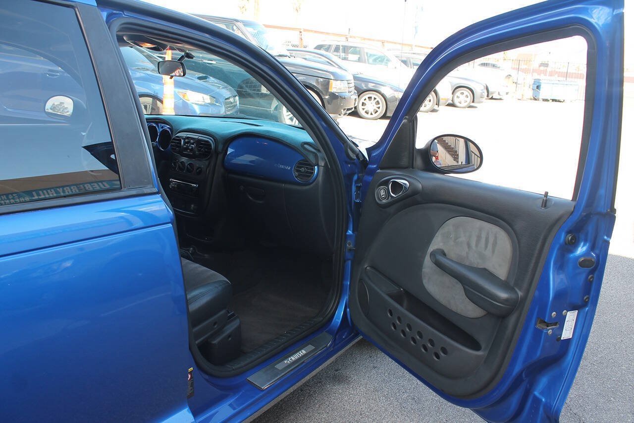 Used 2004 Chrysler PT Cruiser Limited FWD image 31