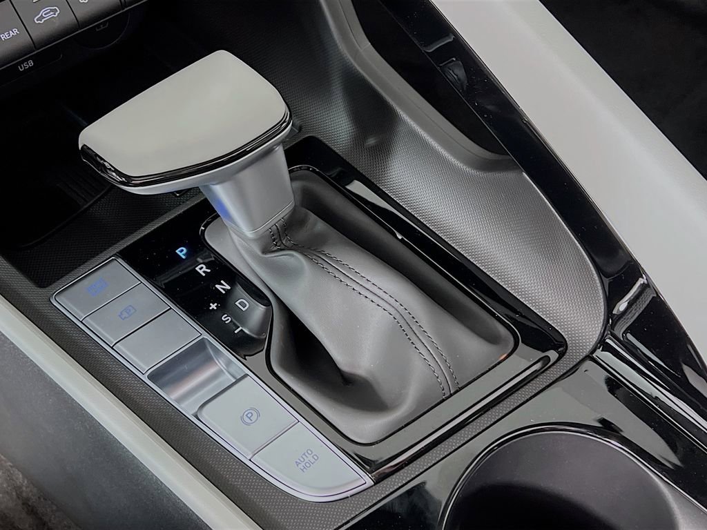 New 2025 Hyundai Elantra Limited image 15