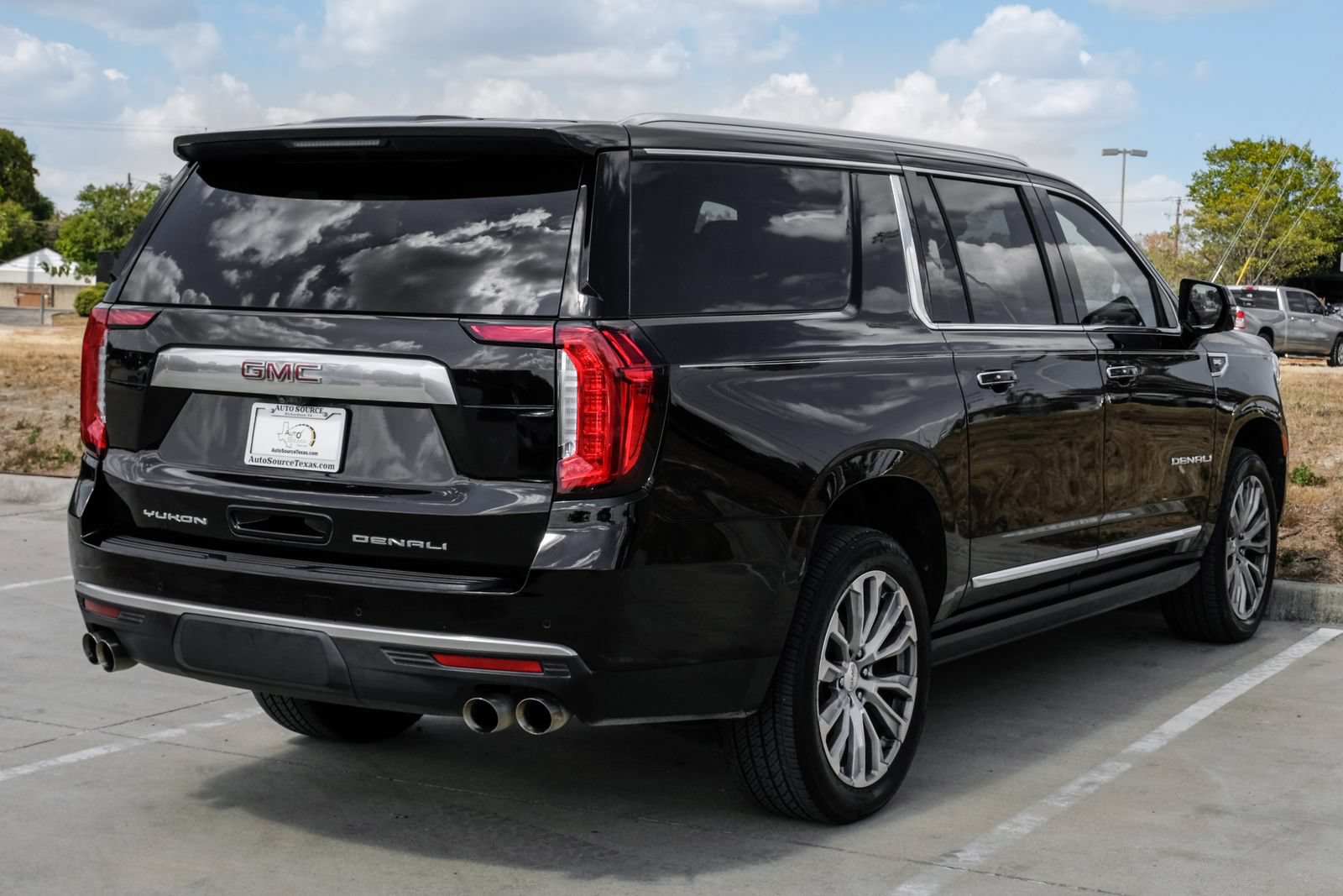 Used 2021 GMC Yukon XL Denali w/ Denali Premium Package RWD image 12