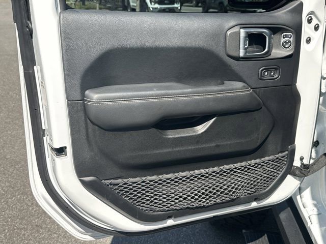 Used 2019 Jeep Wrangler Unlimited Sahara w/ Uconnect 4C Nav & Sound Group AWD/4WD image 13