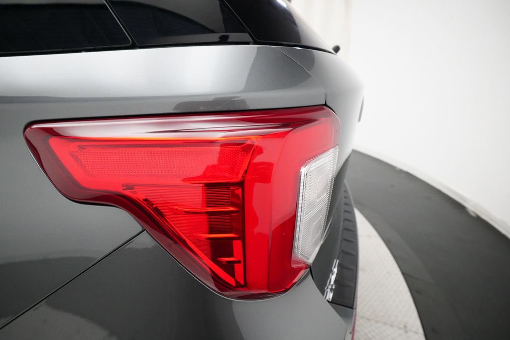 Used 2023 Ford Explorer XLT w/ Equipment Group 202A AWD/4WD image 34