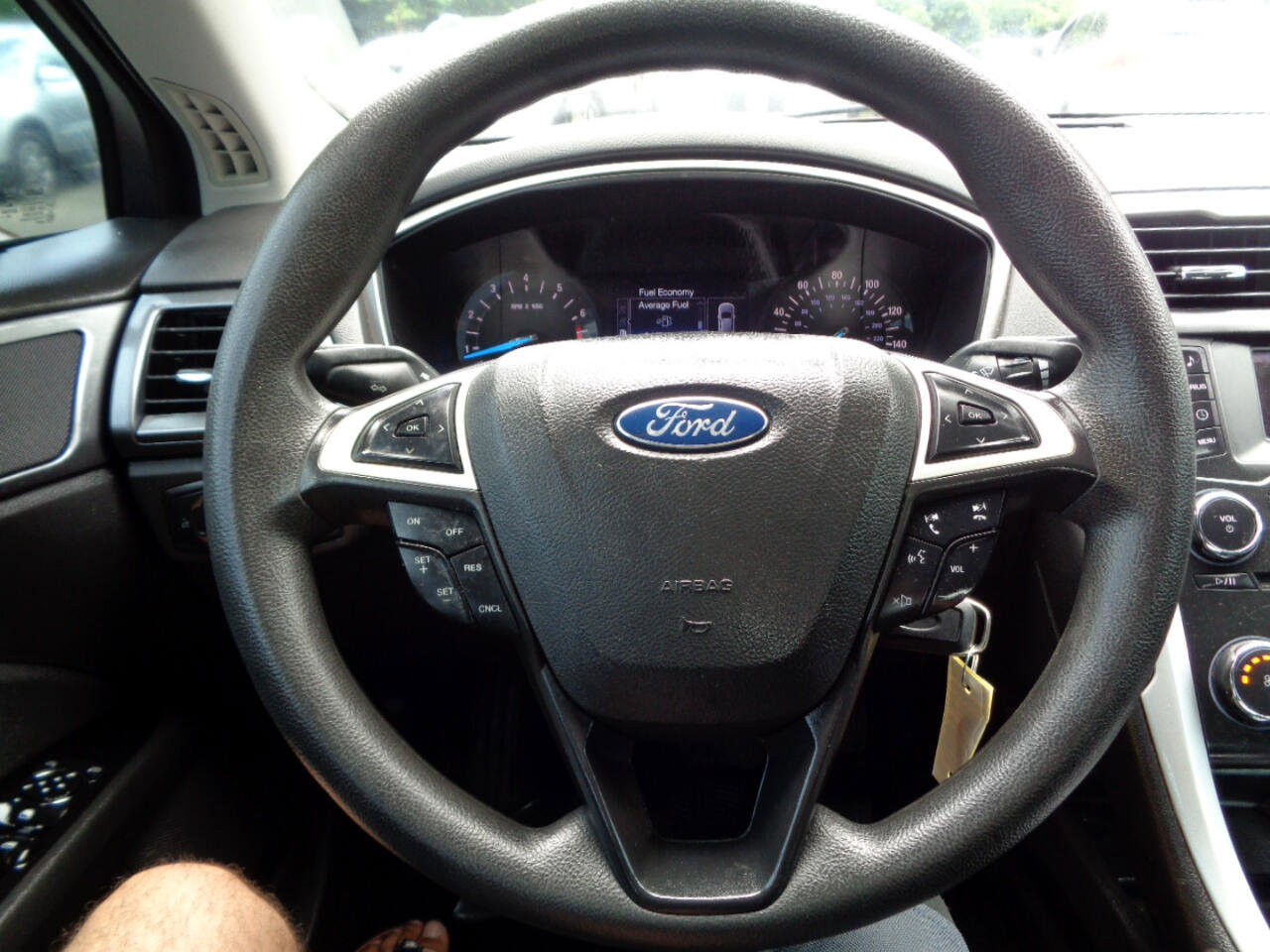 Used 2015 Ford Fusion SE FWD image 19