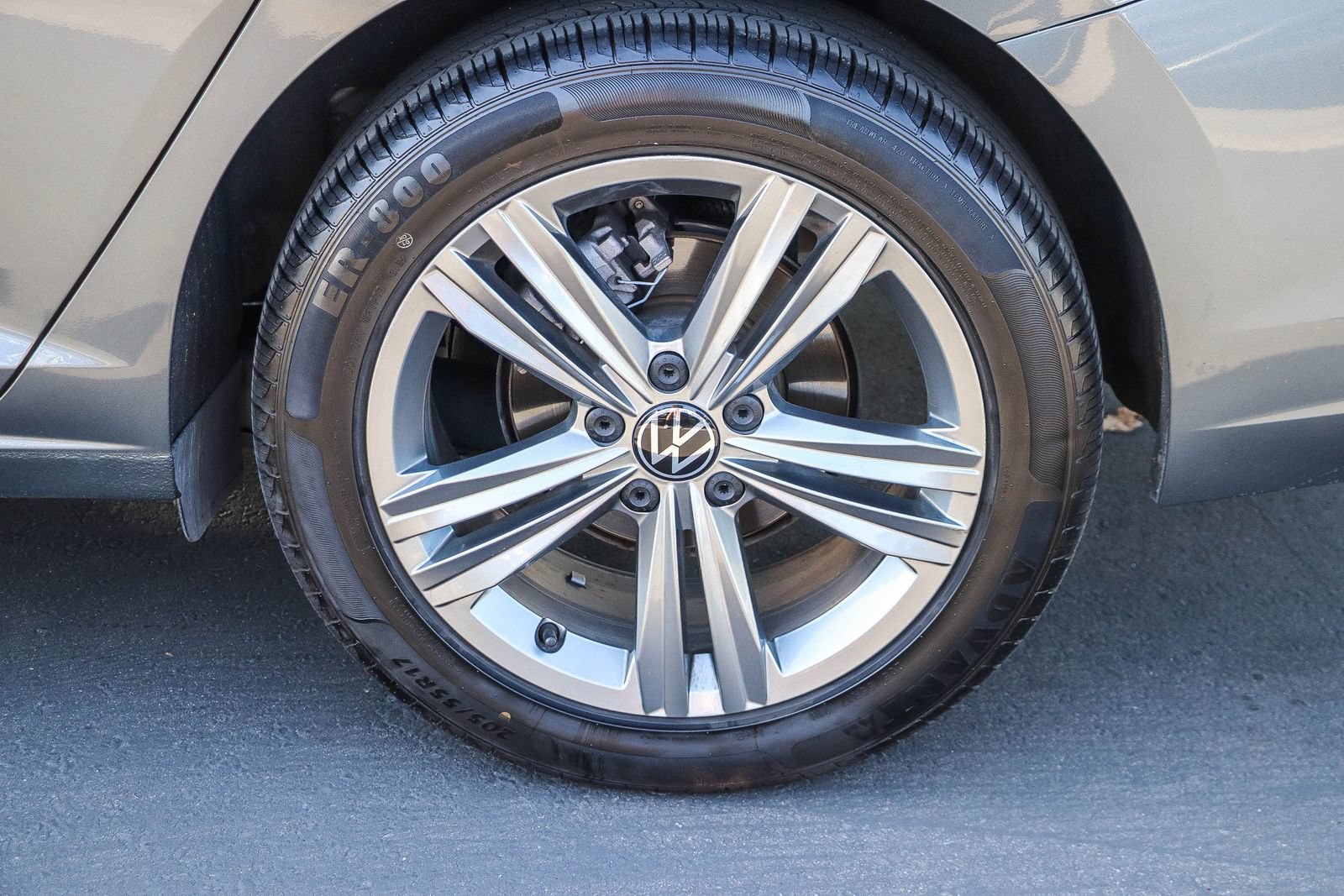 Used 2024 Volkswagen Jetta SE FWD image 12