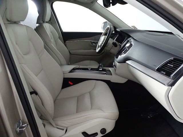 Used 2023 Volvo XC90 B6 Plus image 18