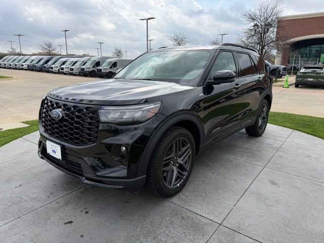 Used 2025 Ford Explorer ST-Line w/ ST-Line Street Pack AWD/4WD image 3