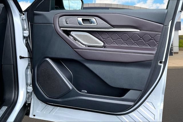 Used 2025 Ford Explorer Platinum w/ LUX Leather Package AWD/4WD image 17