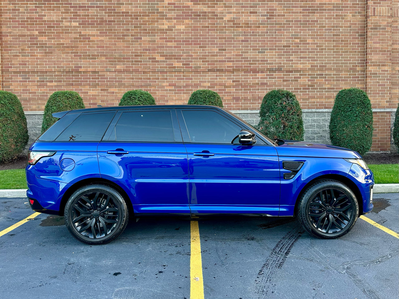 Used 2015 Land Rover Range Rover Sport SVR image 32