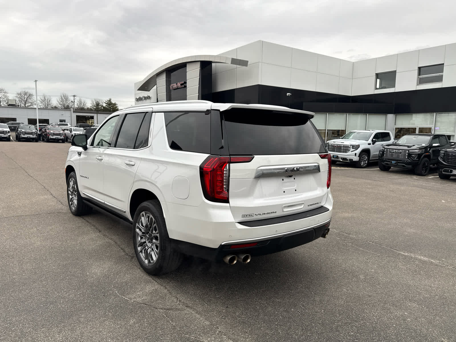 Used 2023 GMC Yukon Denali image 3