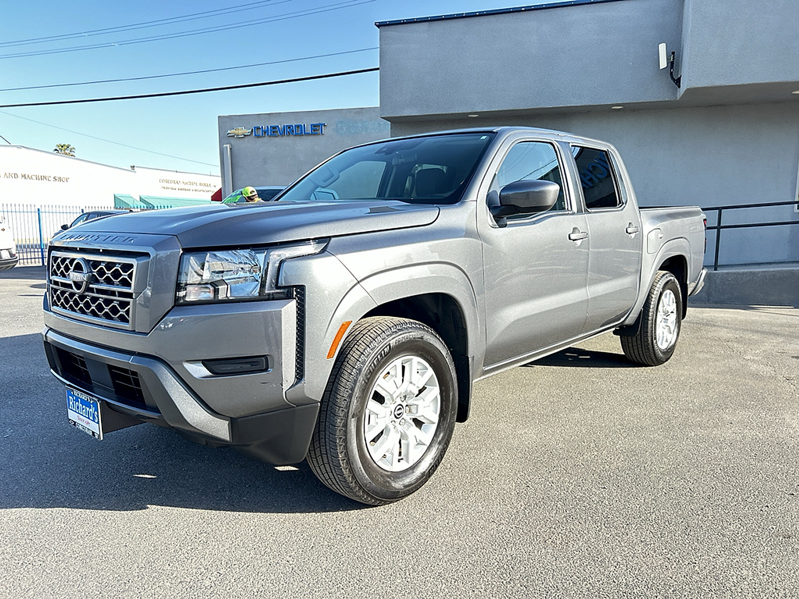 Used 2023 Nissan Frontier SV w/ Tow Package RWD image 7