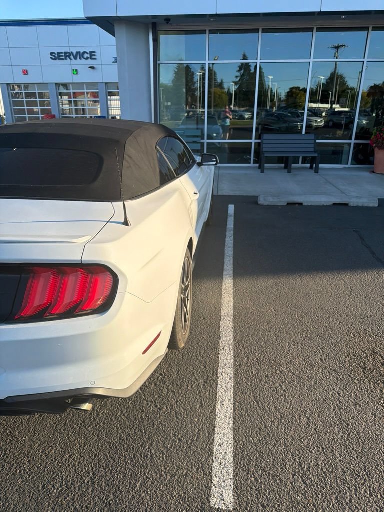 Used 2018 Ford Mustang Premium RWD image 3