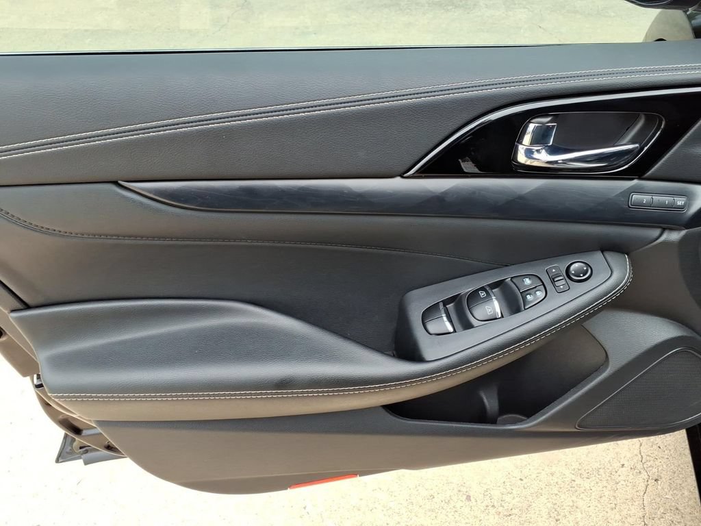 Used 2023 Nissan Maxima Platinum w/ Sport Mat Group FWD image 17
