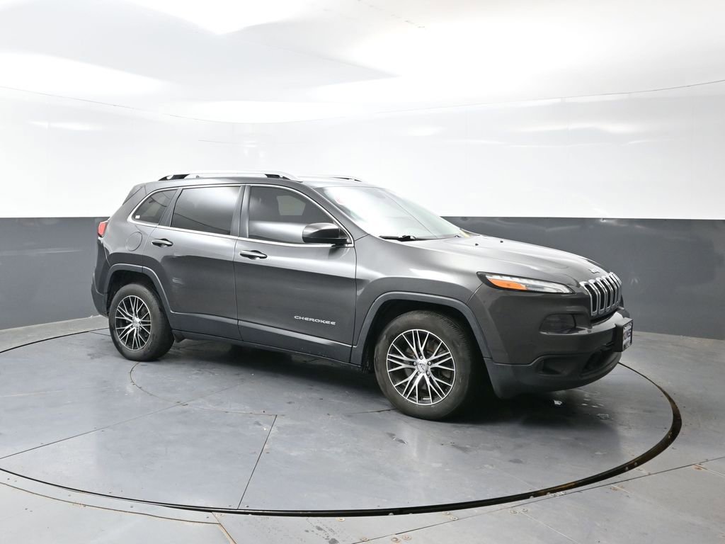 Used 2016 Jeep Cherokee Latitude image 3