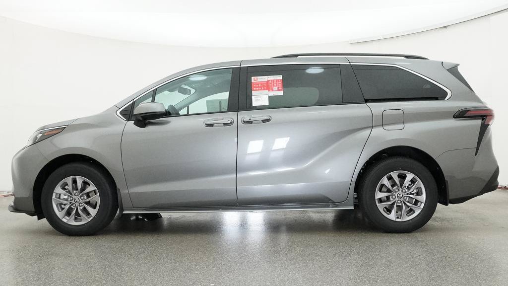 New 2026 Toyota Sienna LE FWD image 22