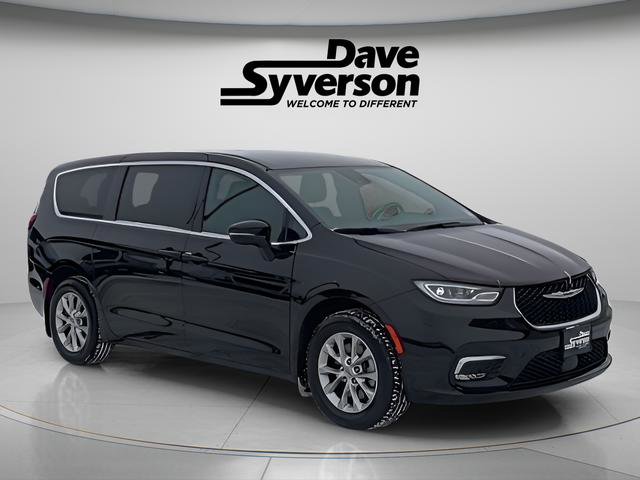 Used 2025 Chrysler Pacifica Select image 7