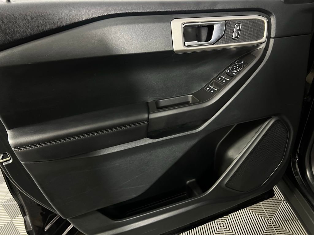 Used 2024 Ford Explorer 2WD image 24
