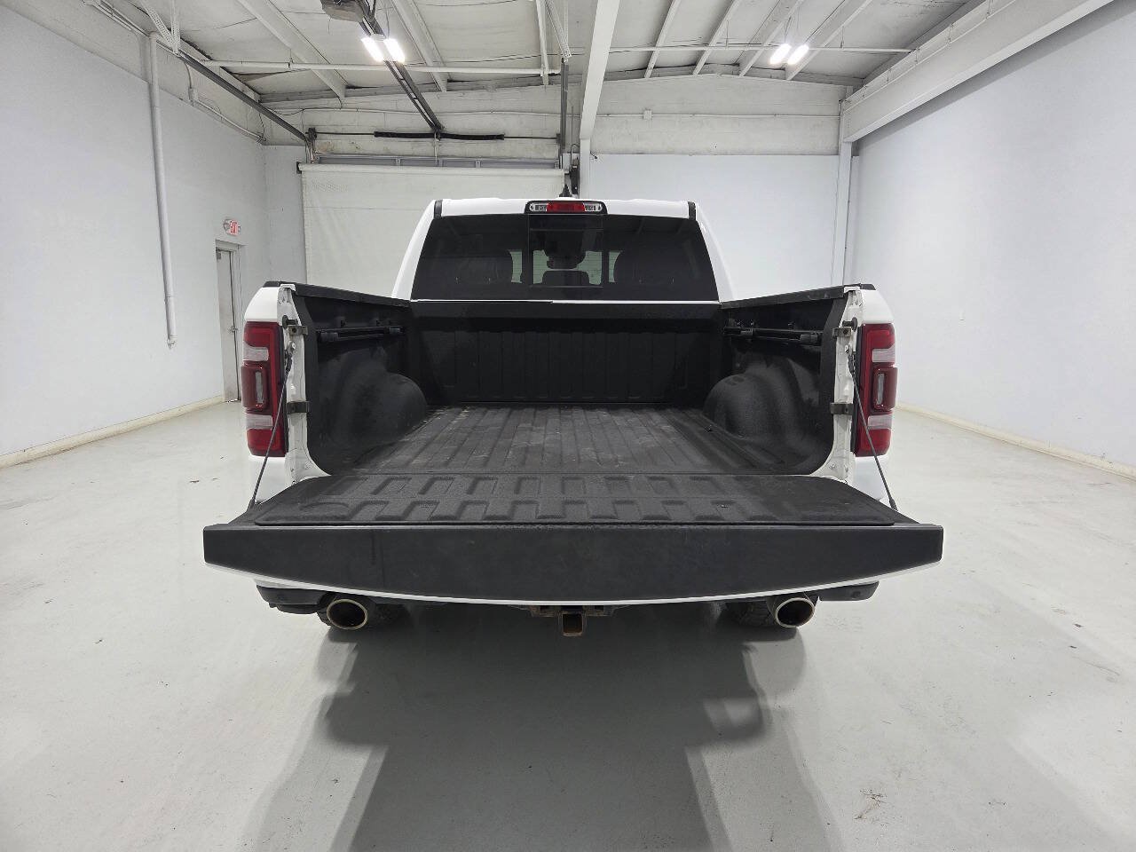 Used 2023 RAM 1500 Laramie AWD/4WD image 9