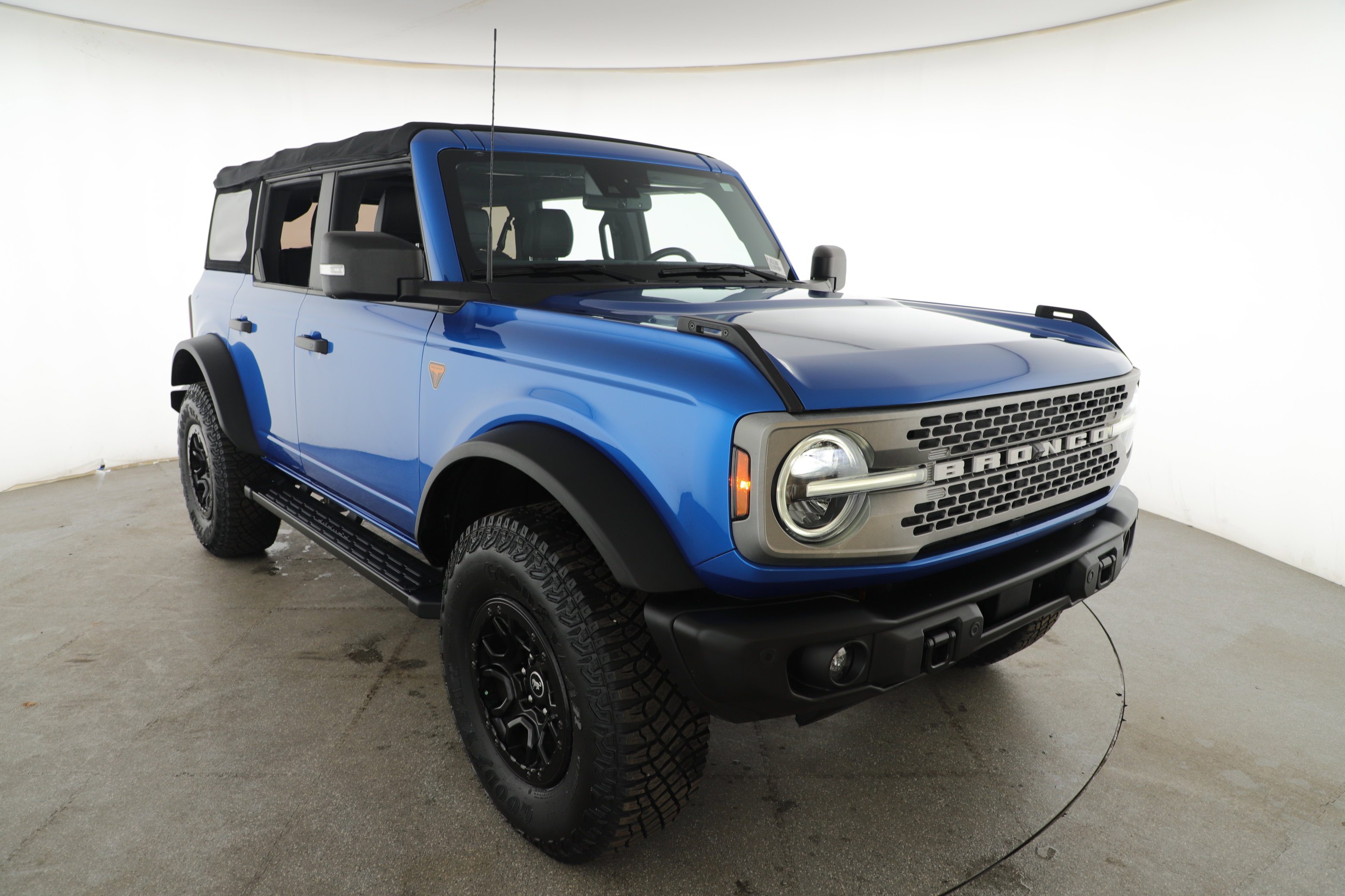 Used 2022 Ford Bronco Badlands image 3