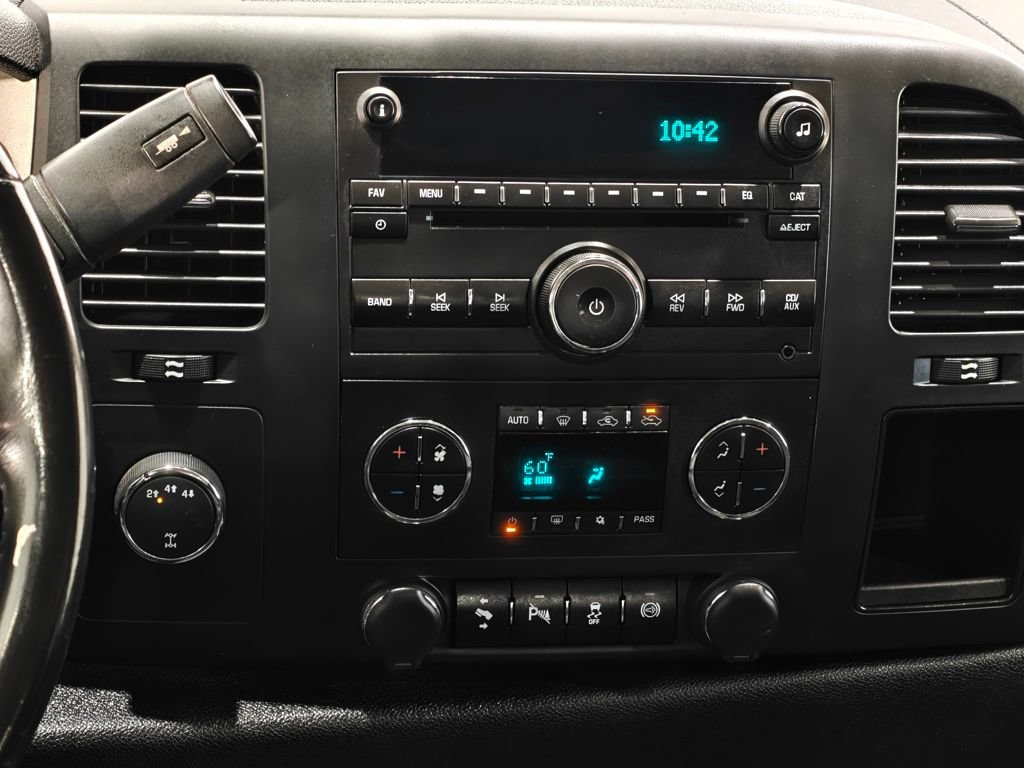 Used 2013 Chevrolet Silverado 2500 LT w/ Interior Plus Package AWD/4WD image 6